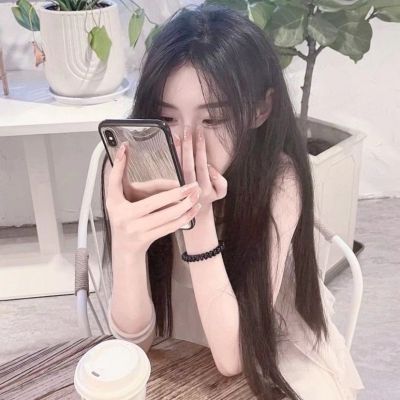 患者没挂上号 医生蹲在地上看CT片