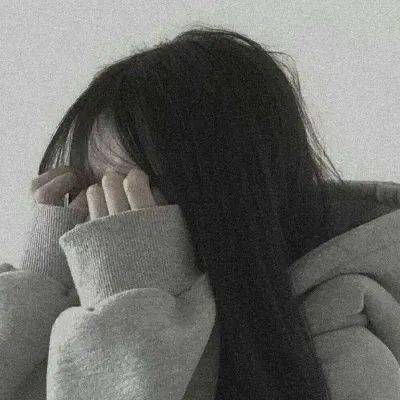 副市长暗访多次询问 女工作人员戴耳机听歌不理睬